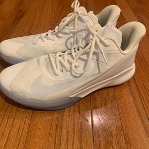 Women’s Nike Pression 4